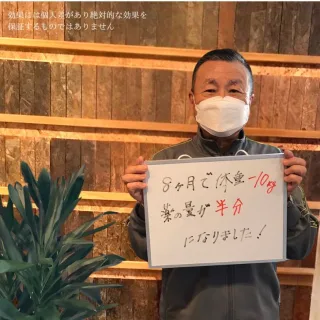 ジムでのトレーニングを継続し、健康診断数値が改善した高齢男性